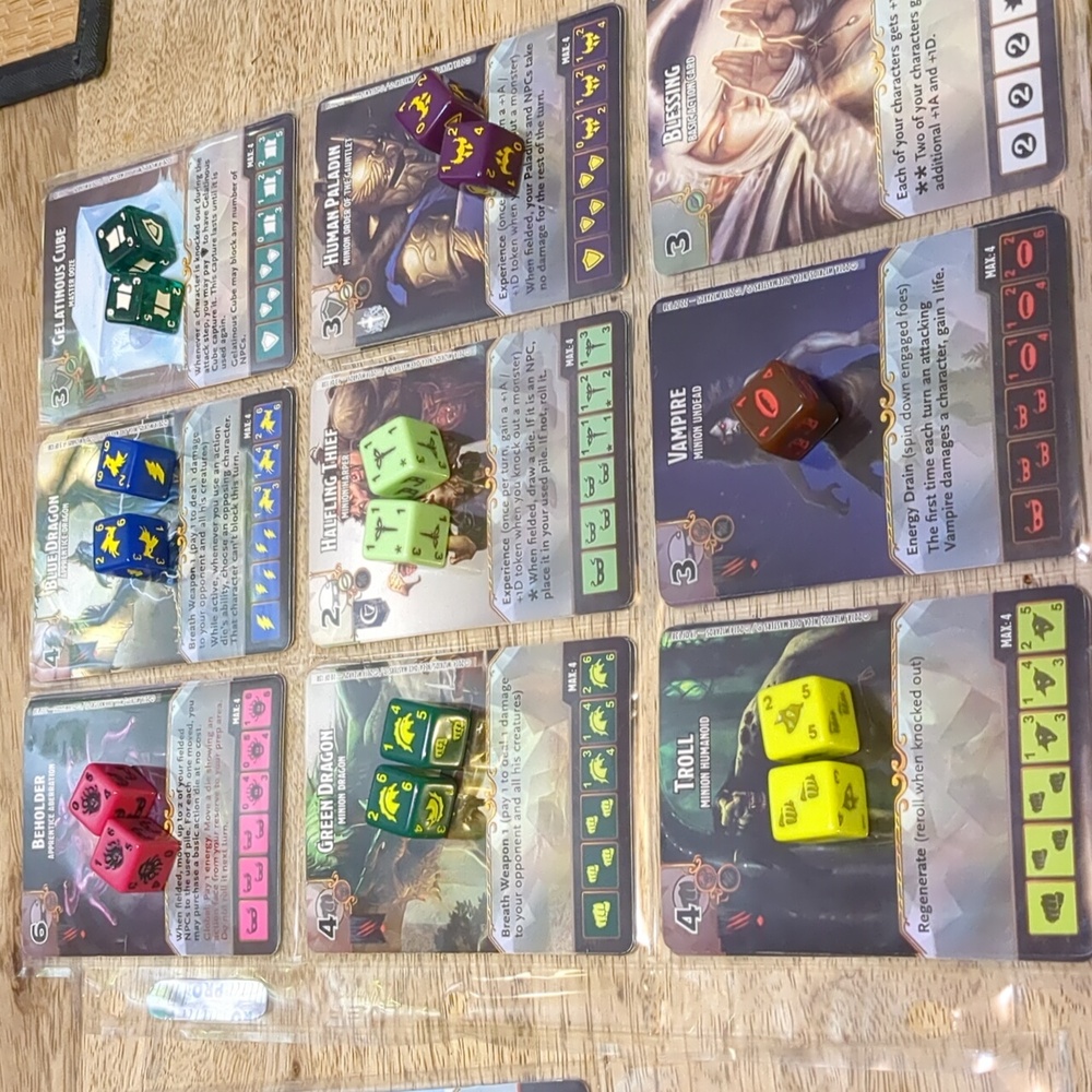 D&D Battle for FaerĂťn Dice Masters - 85 Cards 28 Base Dice 69 Char Dice - Picture 4 of 16